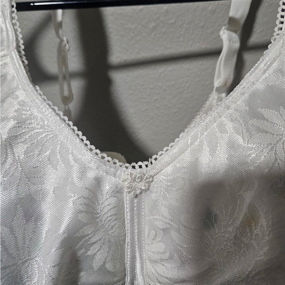 Aviana Floral Full Coverage Wireless Bra - size 46F white - Picture 2 of 4